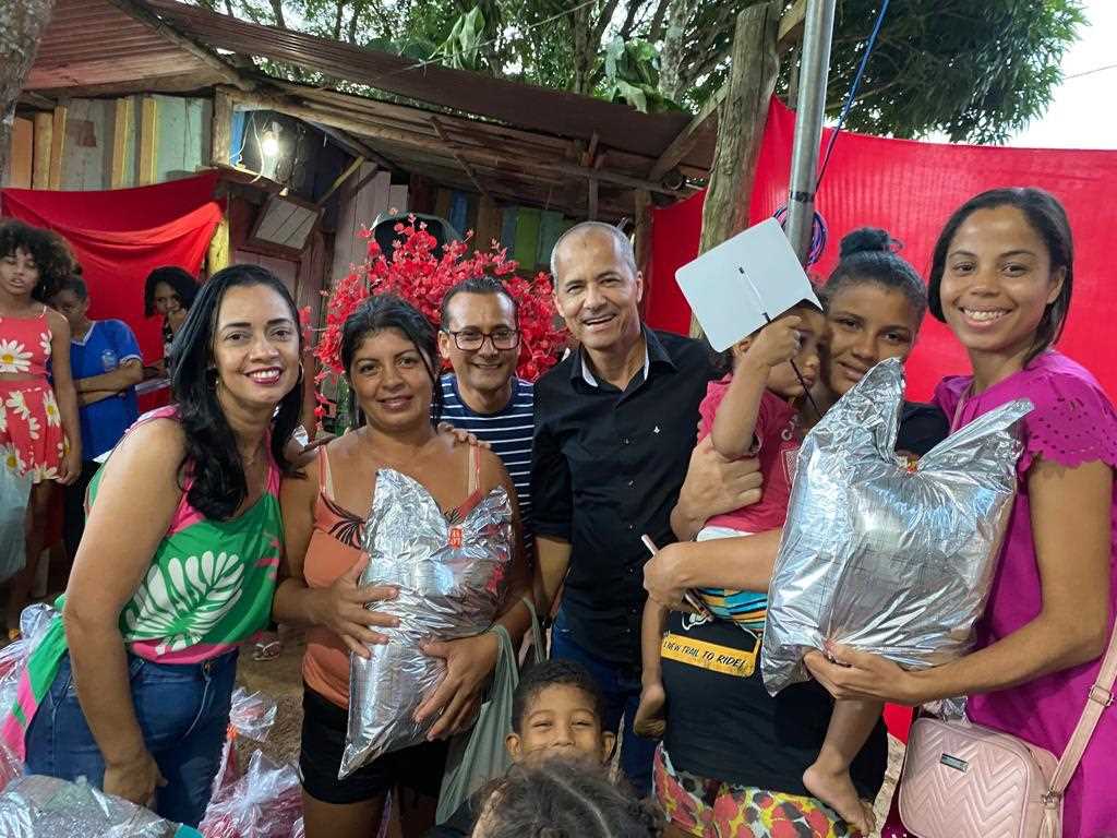 Camacã: Prefeitura homenageia as Mães da Portelinha I através do Projeto Brechó Solidário.
